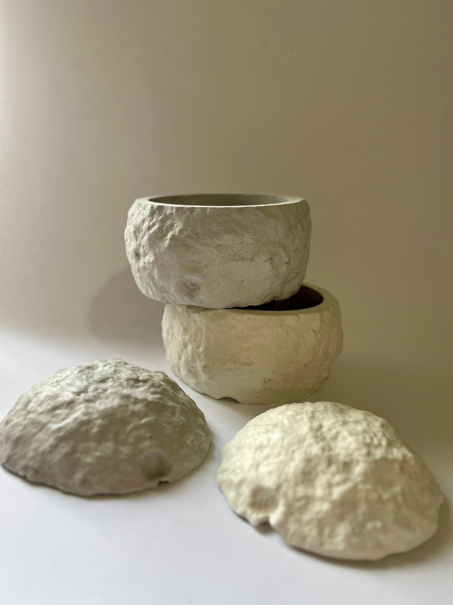 Cratera – Concrete Vessel | Moonglow
