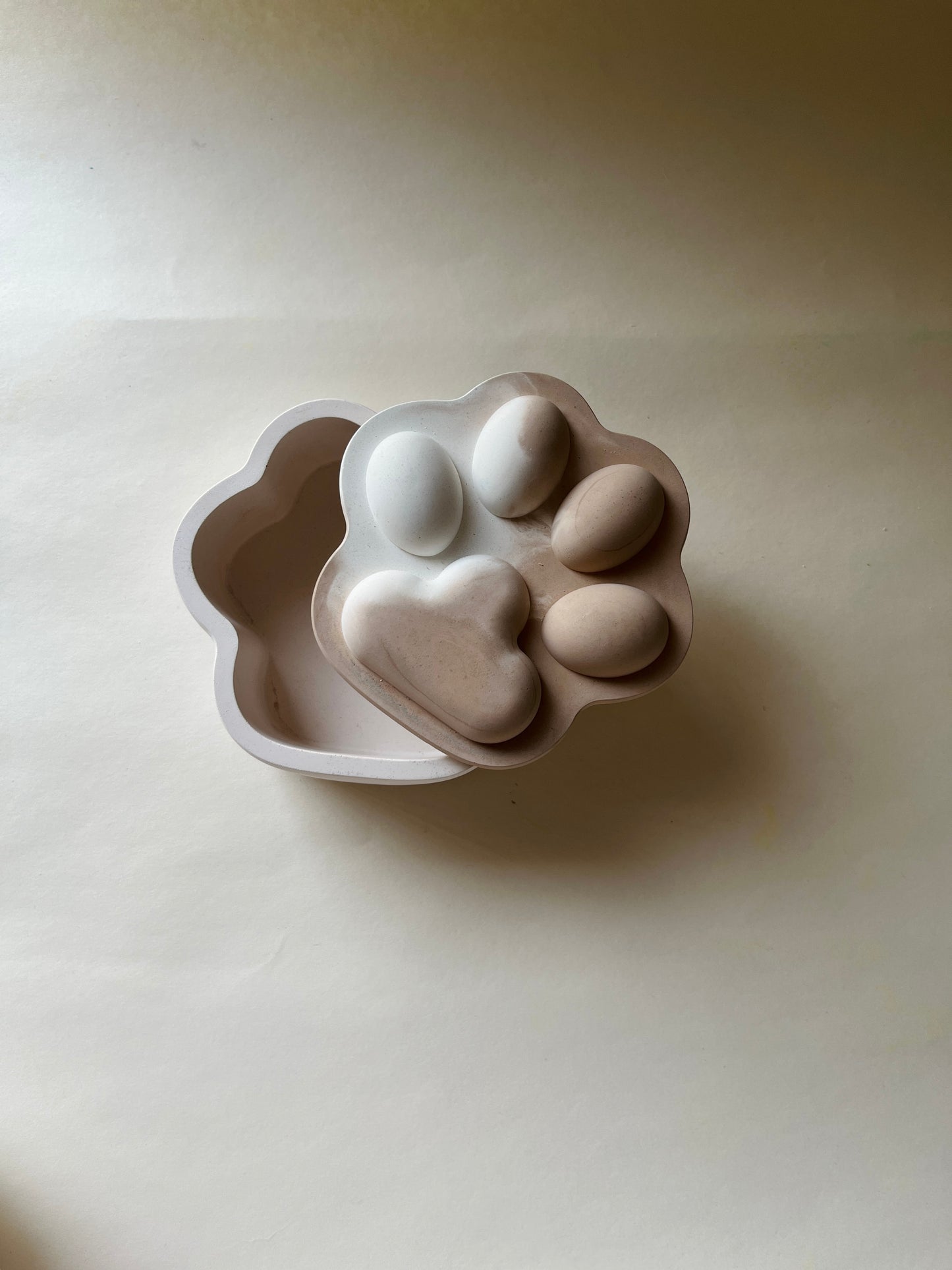 Pup-Prazi – Concrete Vessel | Moonglow