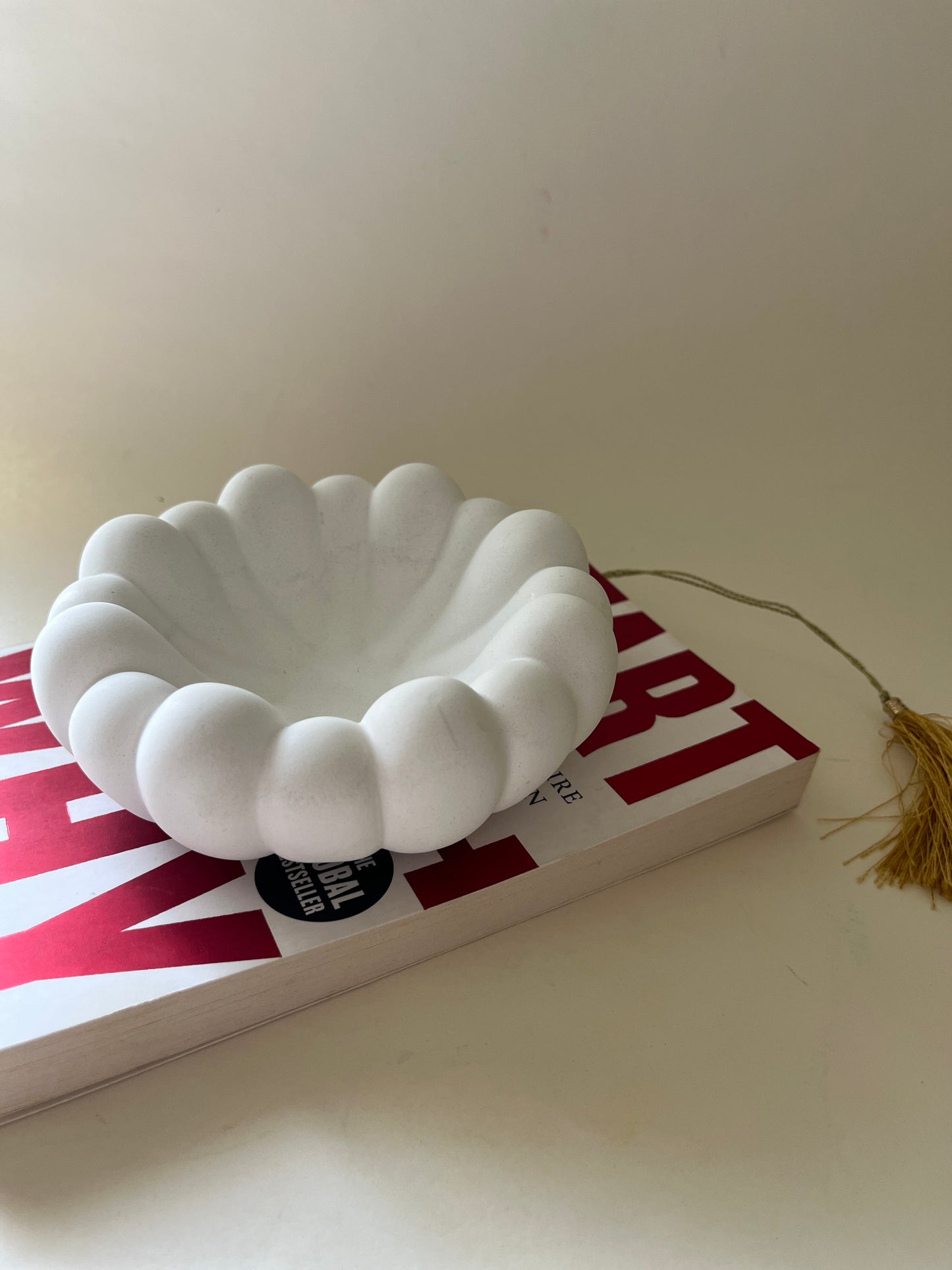 Lune Pebble – Concrete Vessel | Moonglow