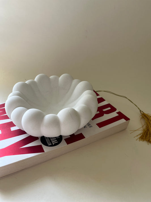 Lune Pebble – Concrete Vessel | Moonglow