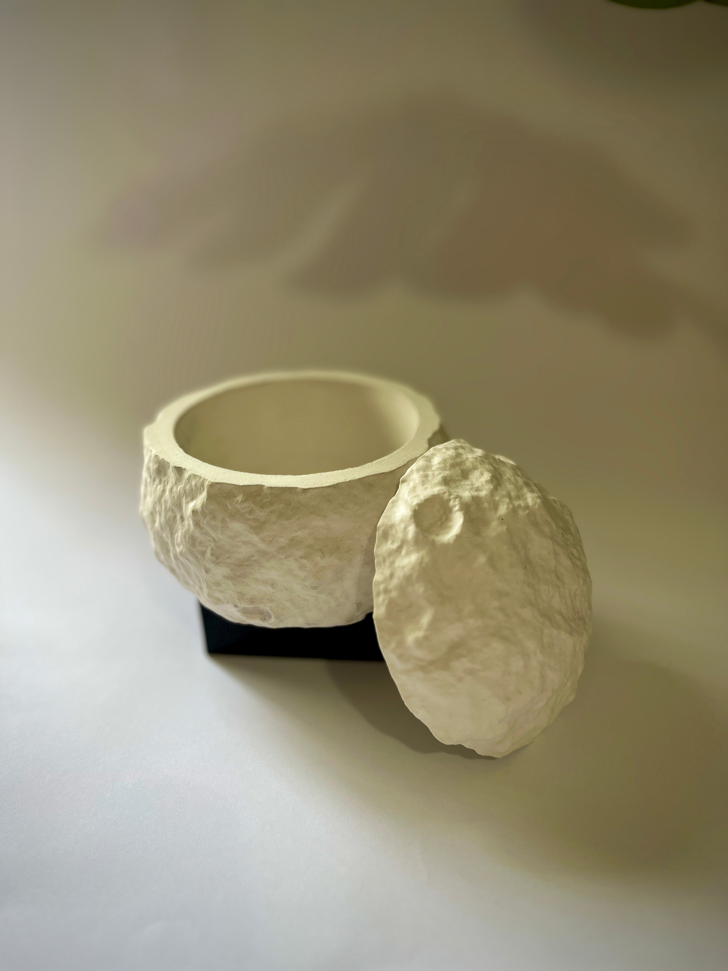 Cratera – Concrete Vessel | Moonglow