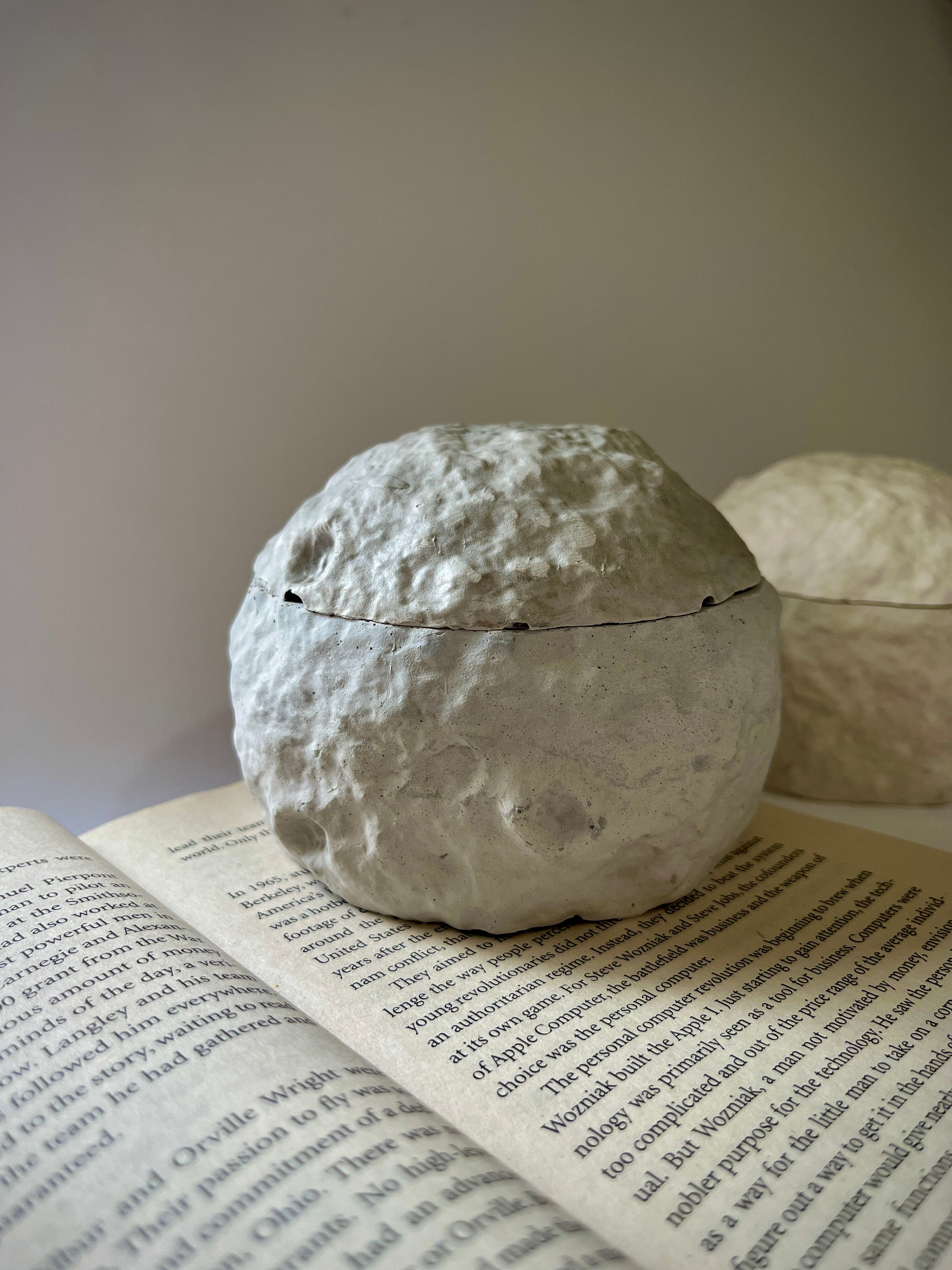 Cratera – Concrete Vessel | Moonglow